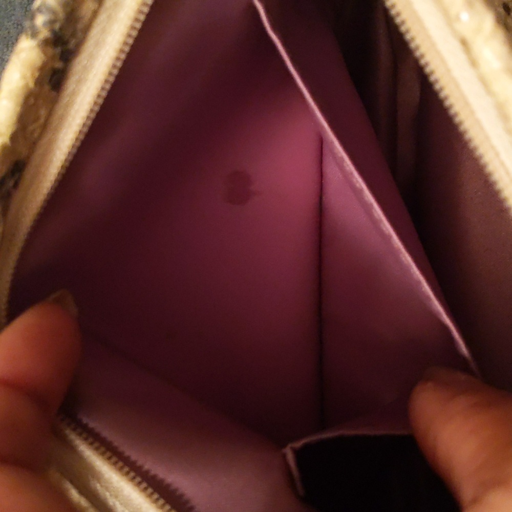 Coach shimmer snakeskin pattern wristlet/bag in cream & gray w/ gold hardware - Picture 10 of 14